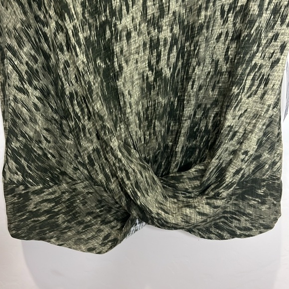 Democracy Blouse Top Shirt XL Green Leopard Cheetah Animal Print Soft Casual - Picture 2 of 11